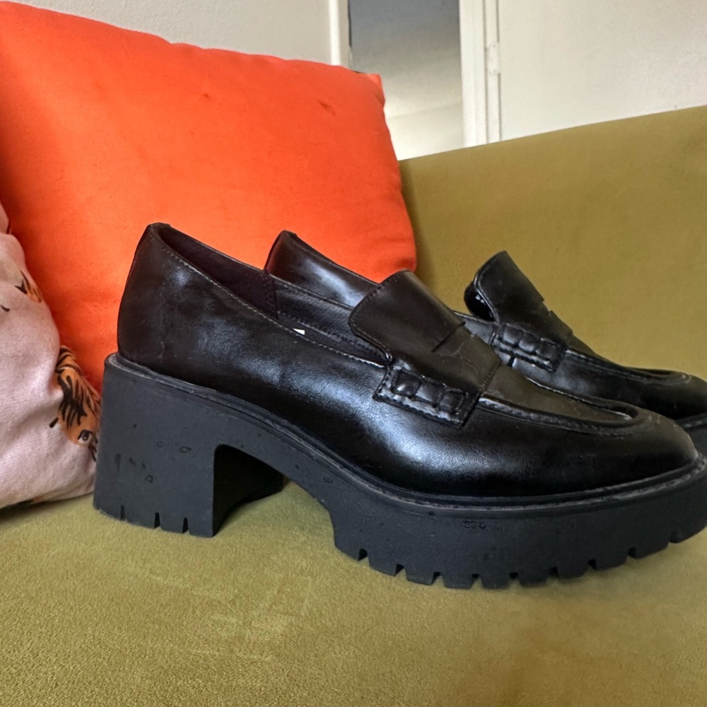 Universal Thread Platform Loafers
